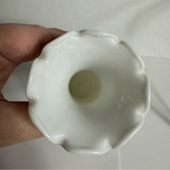 Vintage Westmoreland Milk Glass vase with hand painted Red Roses, Bows & Hearts - Picture 7 of 11